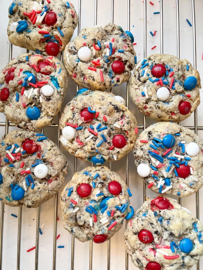 Fireworks Cookies and Cream Cookie